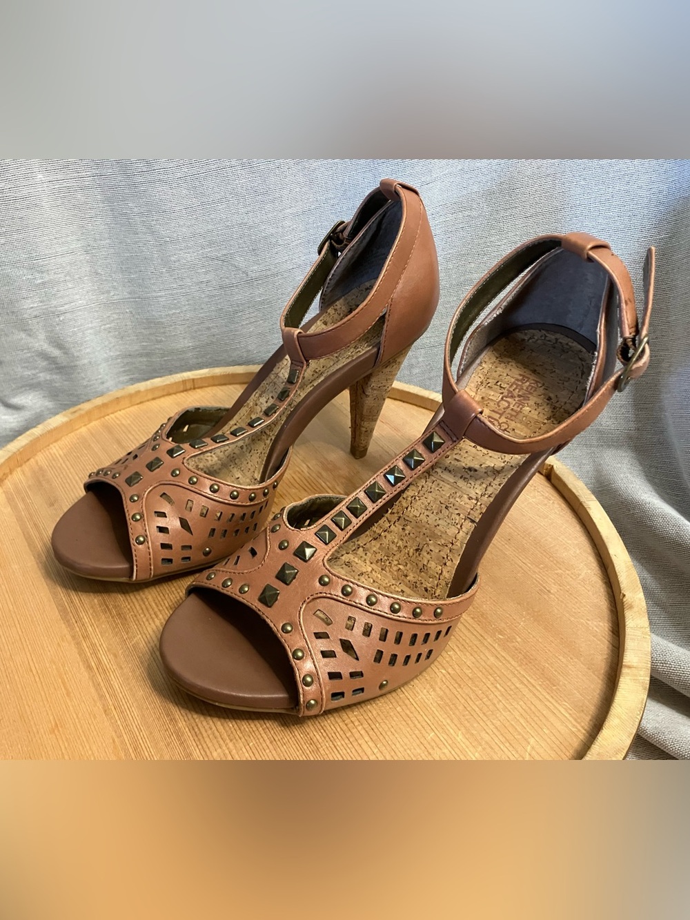 Kenneth Cole Tan Leather Cork T-Strap Heels 7.5M